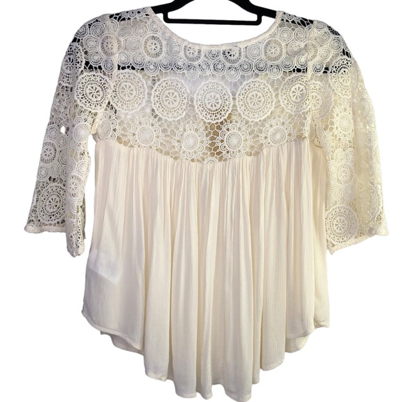 AMERICAN EAGLE OUTFITTERS Cream Top with Lace & Gauzy Material Size XS NWT - Picture 2 of 5